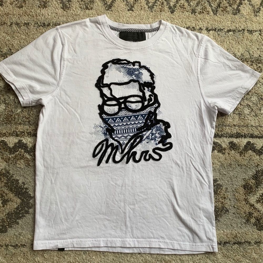MostlyHeardRarelySeen White Graphic T-shirt M